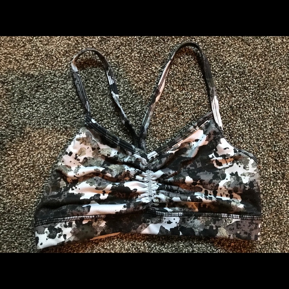 Black/white sports bra